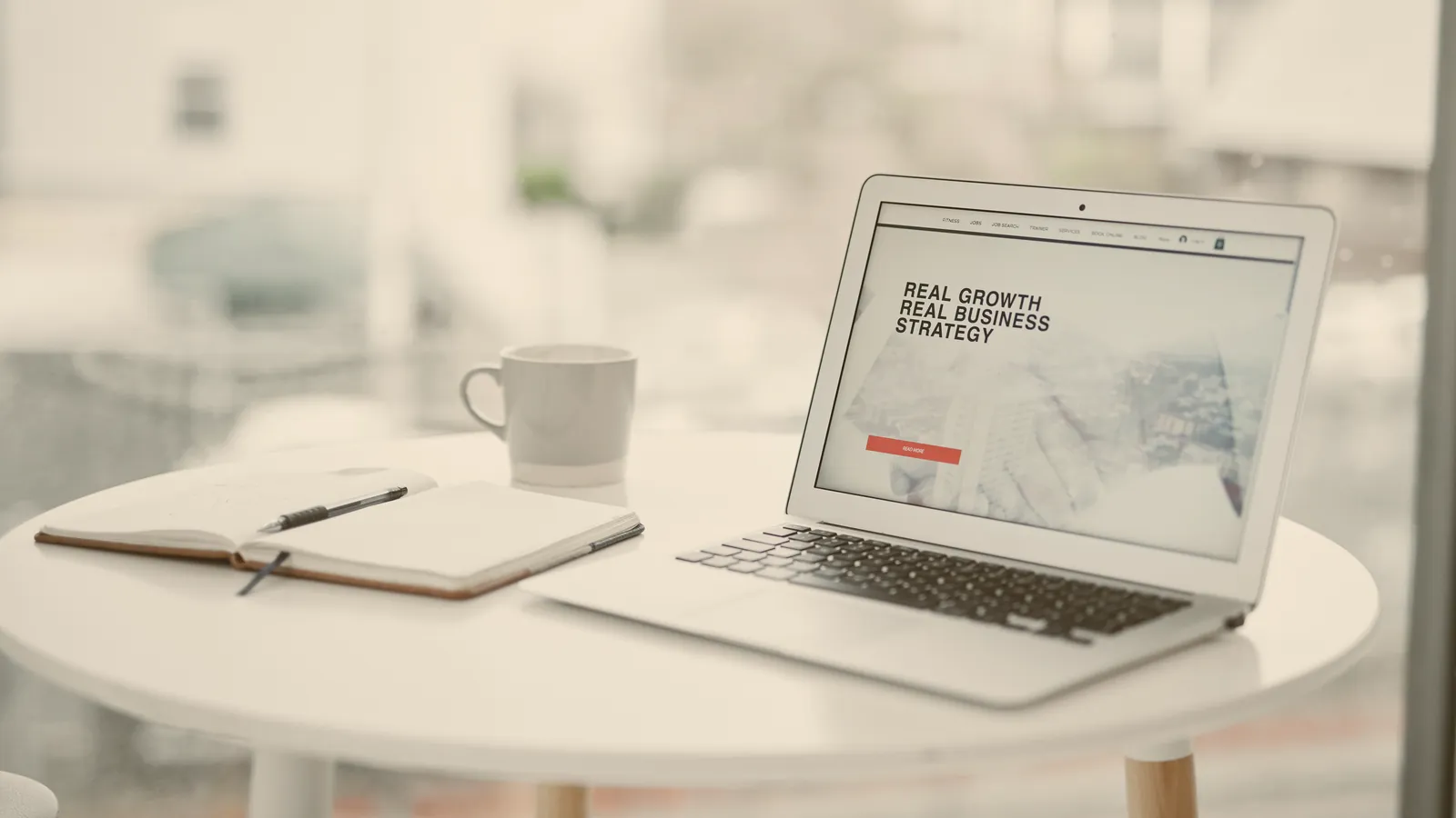 Website responsive pentru o afacere vizualizat pe mai multe dispozitive